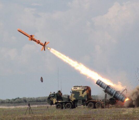 «Нептуны» ударили по заводу «Атлант Аэро» в Таганроге, также среди целей — корабль ФСБ