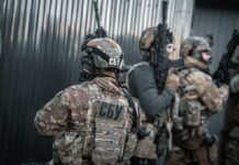 Завербовал 17-летнюю для ударов по ТЭС: СБУ сообщила о подозрении топофицеру ГРУ