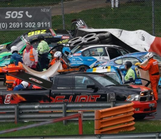 Зеленый ад: опытный гонщик погиб в масштабной аварии на гонке в Германии (видео)