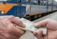 Зарплата без работы: в Одесской области эксначальник железной дороги насчитал сыну более полумиллиона