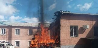 Россияне днем атаковали отделение полиции в Прилуках (фото)