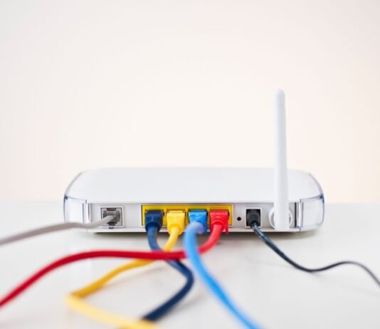 СБУ и ФБР «накрыли» шпионскую сеть: россияне взламывали Wi-Fi роутеры по всему миру