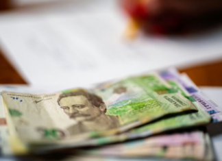 Трудоспособных получателей соцпомощи заставят искать работу: что грозит всей семье за отказ