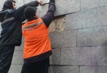 Разбитые лампы, сорванная плитка и граффити: что происходит в подземках Одессы, — ФОТО