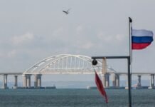 ВМС Украины поразили катера РФ, которые охраняли Крымской мост (видео)