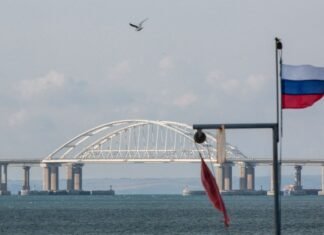 ВМС Украины поразили катера РФ, которые охраняли Крымской мост (видео)