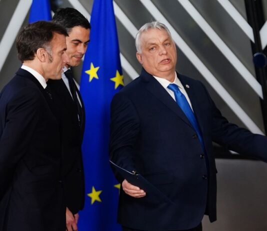 После поражения Орбана в ЕС исчезла видимость единства, — Politico