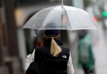 Дожди с грозами накроют несколько областей: где сегодня ждать осадков