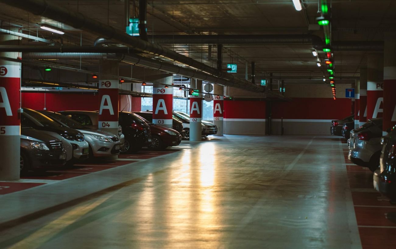 Киев больше не лидер: где в пригороде столицы за паркоместо просят более миллиона гривен