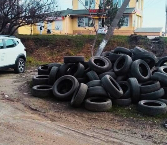 Лиман под Одессой тонул в свалке старых шин: детали