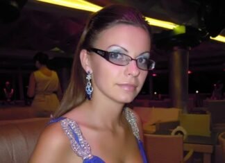 Ню-модель из Одессы отозвали с должности почетного консула в Доминикане из-за фото в кокошнике