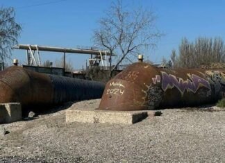 У пляжа «Зерновой» в Одессе прорвало трубопровод: что известно