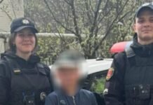 Потерялся на улице: в Одессе полицейские вернули ребенка матери