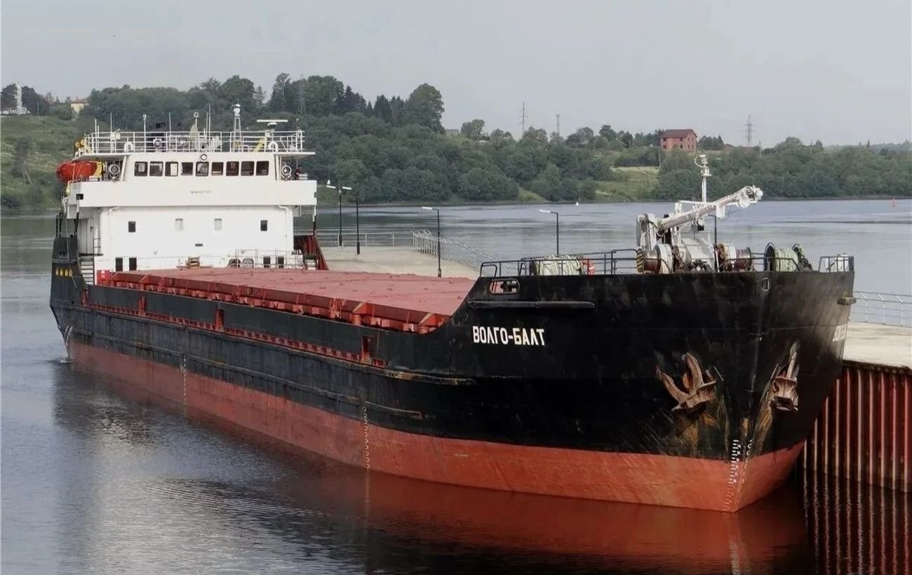 Возле оккупированной Херсонщины затонуло российское судно с пшеницей: что известно