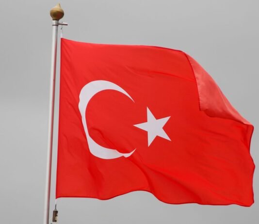 Еще одна страна НАТО рассматривает участие в разминировании Ормузского пролива