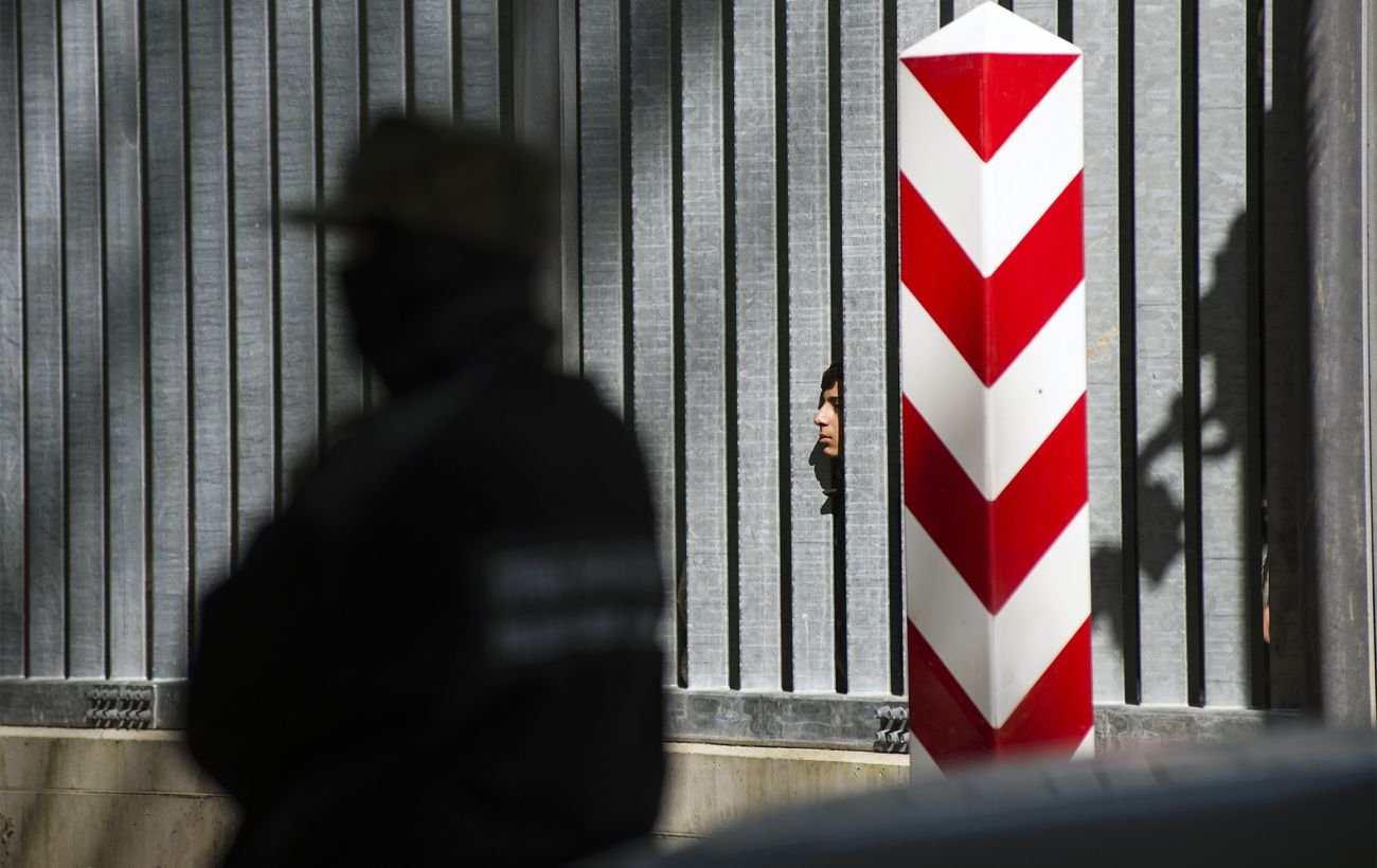 Польша возводит заграждение с колючей проволокой на границе с Беларусью