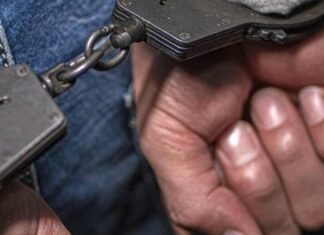 В Одессе военный с ножом напал на людей и ранил ребенка