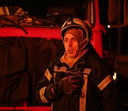 РФ второй раз за день ударила по многоэтажкам в Сумах (фото)