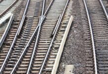 В Одессе 12-летний парень залез на вагон поезда: его ударило током