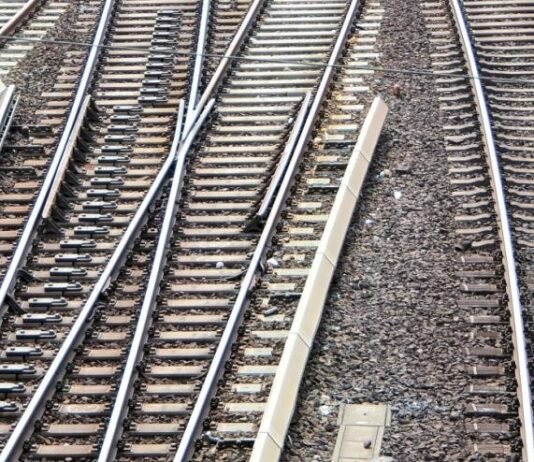 В Одессе 12-летний парень залез на вагон поезда: его ударило током