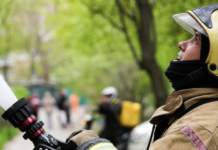 В Одессе мужчина застрял между двумя гаражами: что известно