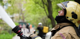 В Одессе мужчина застрял между двумя гаражами: что известно