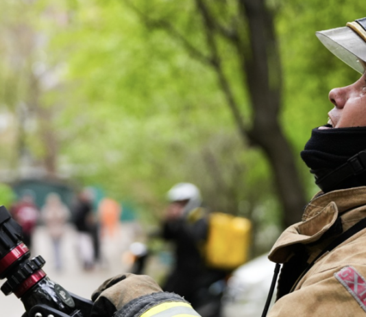 В Одессе мужчина застрял между двумя гаражами: что известно