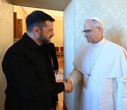 Зеленский и Папа Римский обсудили «пасхальную эскалацию» во время обстрела РФ