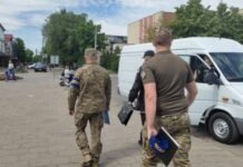 Бодикамеры и электронные повестки: ТЦК хотят превратить в сервисные центры