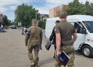 Бодикамеры и электронные повестки: ТЦК хотят превратить в сервисные центры