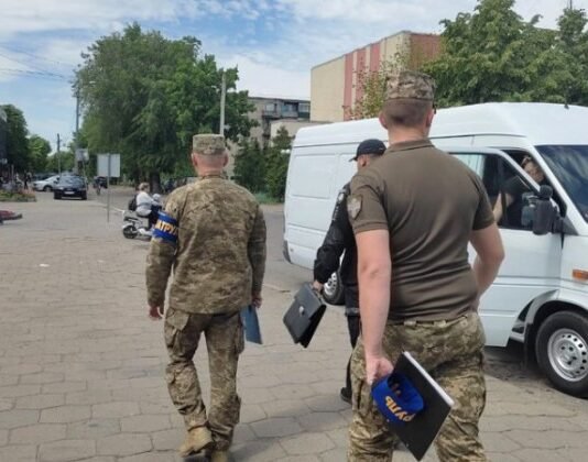Бодикамеры и электронные повестки: ТЦК хотят превратить в сервисные центры