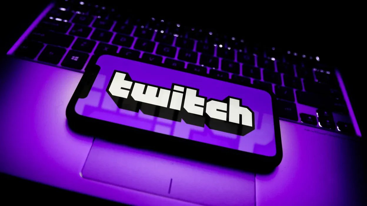 Twitch ограничил аккаунты из-за рекламы российского колледжа, связанного с производством "шахедов"