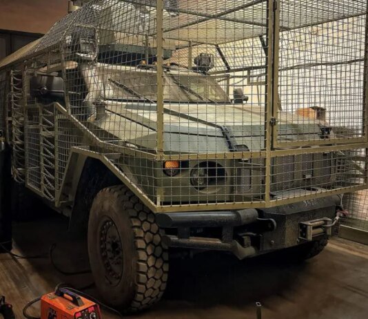 Украинский опыт войны с дронами распространяется: Израиль устанавливает сетки против FPV на технику