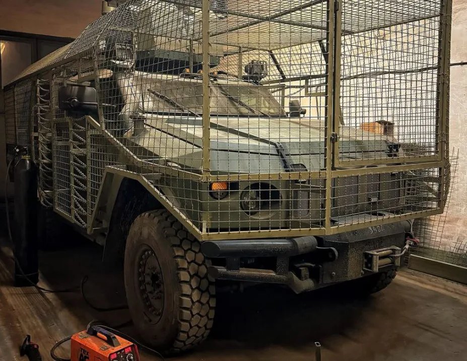 Украинский опыт войны с дронами распространяется: Израиль устанавливает сетки против FPV на технику
