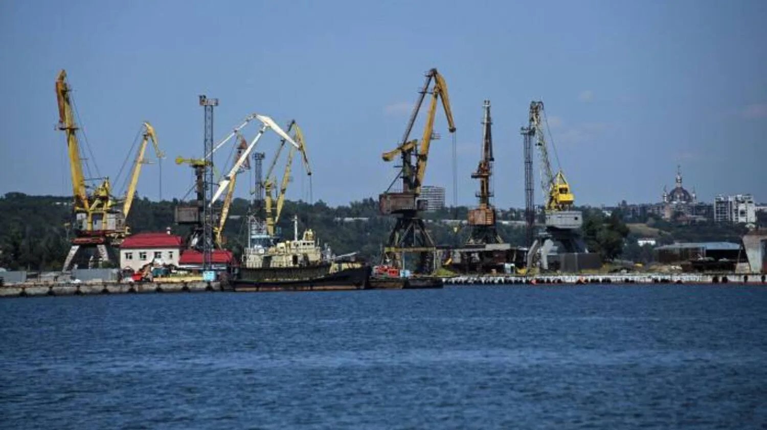Оккупанты вывезли из порта Мариуполя почти 60 тысяч тонн пшеницы — горсовет