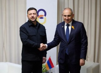 Зеленский после первого за 24 года визита президента в Армению предложил провести заседание в Киеве
