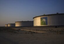 Саудовская Аравия снизила цены на нефть для Азии, но они остаются вблизи исторических максимумов