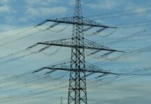 В Украине растет потребление электроэнергии из-за жары, есть перебои из-за атак рф в 5 областях