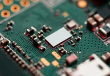 Apple и Intel достигли предварительного соглашения о производстве чипов — WSJ