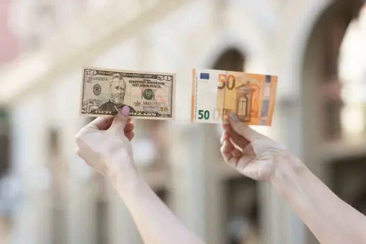 Курс валют на 11 мая: доллар и евро снова подорожали