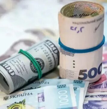 Доллар почти по 44 гривны, евро дешевеет: НБУ установил курс валют на 13 мая