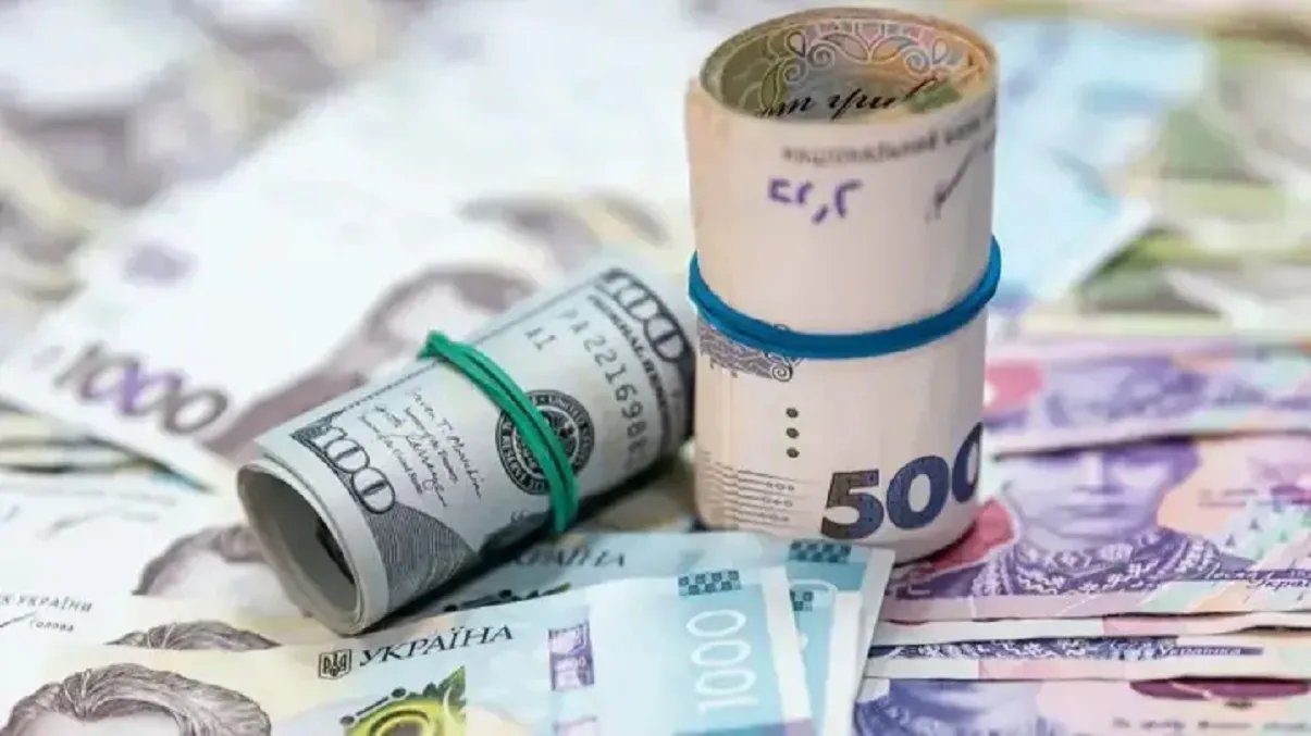 Доллар почти по 44 гривны, евро дешевеет: НБУ установил курс валют на 13 мая