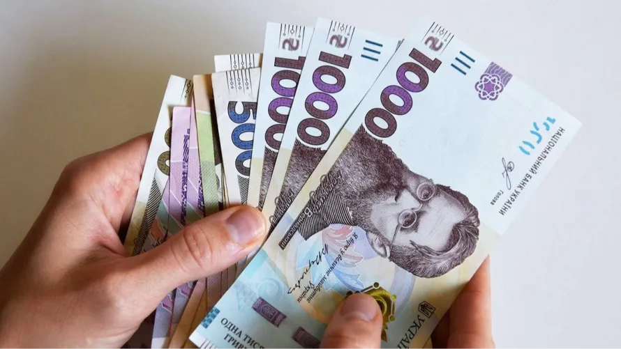 Украинцы получат разовую денежную помощь ко Дню Независимости: кто и сколько