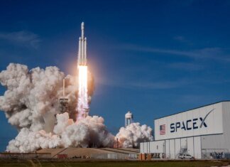 SpaceX снижает цену акции перед историческим IPO — Bloomberg