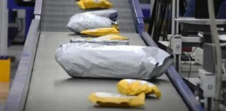 ЕС предоставит Украине часть из 90 миллиардов только при условии введения налога на посылки — Bloomberg