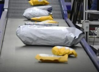 ЕС предоставит Украине часть из 90 миллиардов только при условии введения налога на посылки — Bloomberg