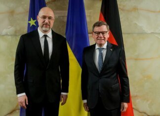 Инфраструктура «Северного потока» должна работать на Украину – Шмыгаль в Берлине заявил о планах относительно турбины Siemens
