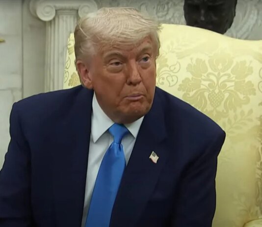 Трамп по ошибке приобрел акции сети суши на $5 млн — СМИ