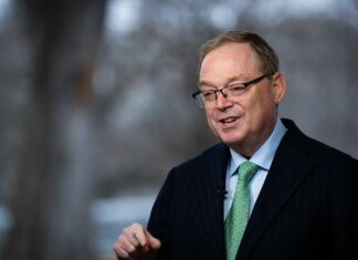 Экономический советник Трампа заявил, что завершение войны с Ираном может открыть путь к снижению ставки ФРС
