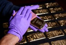 Золото подорожало на фоне переговоров США и Ирана по Ормузскому проливу